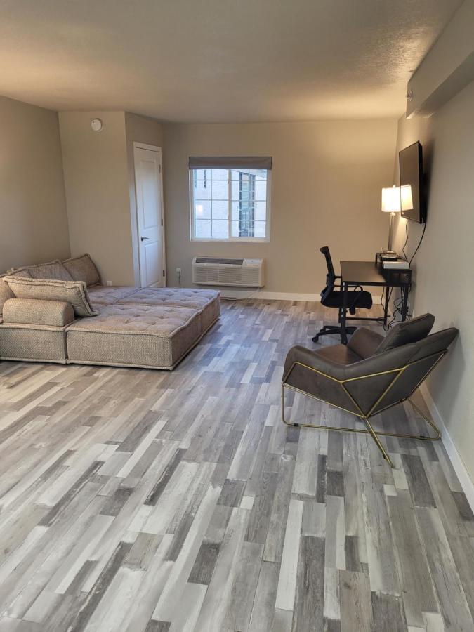 Red Fox Inn And Suites Waverly Bagian luar foto