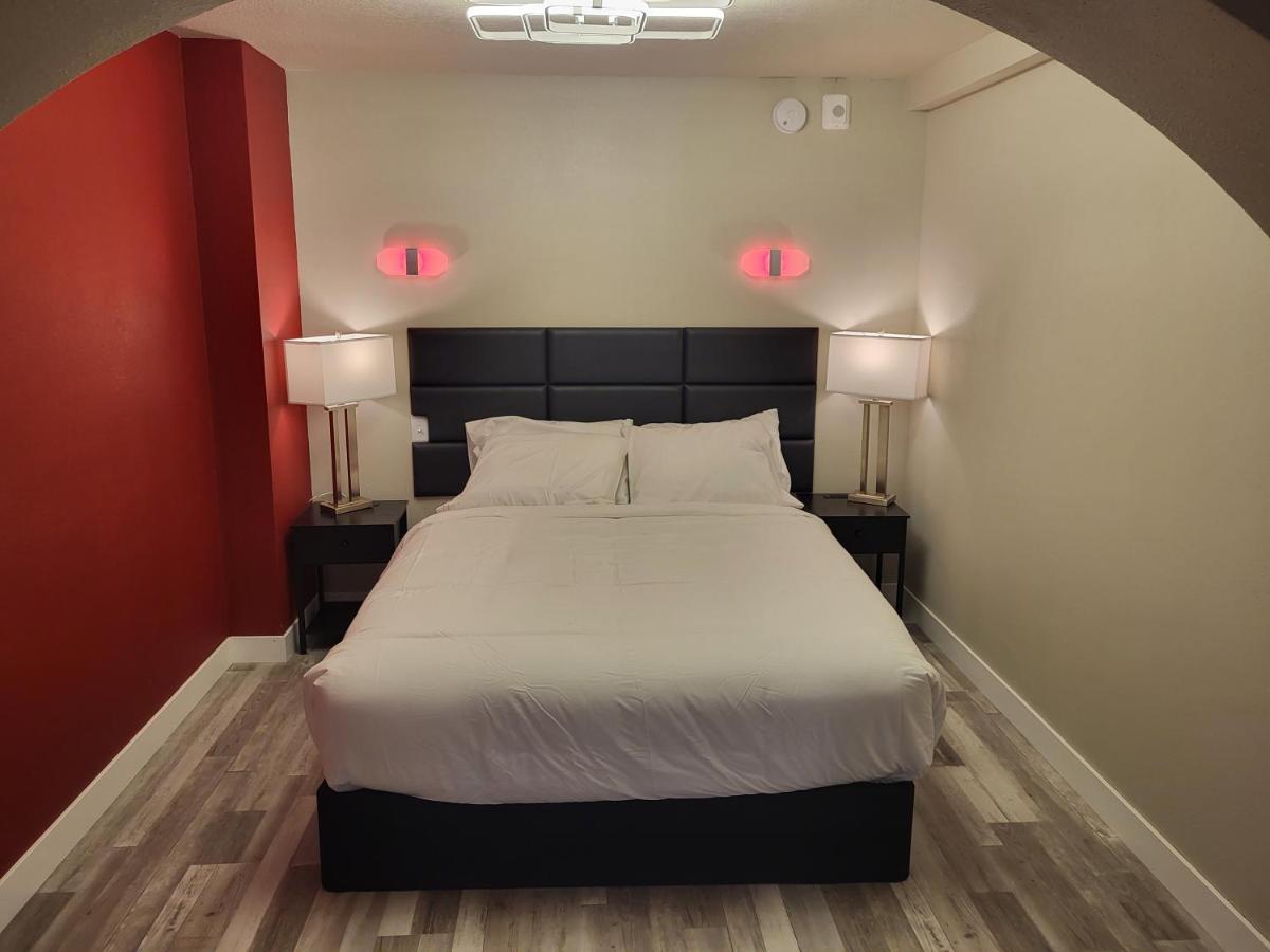 Red Fox Inn And Suites Waverly Bagian luar foto