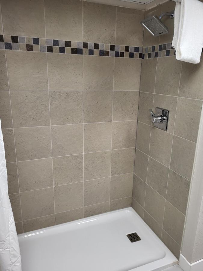 Red Fox Inn And Suites Waverly Bagian luar foto