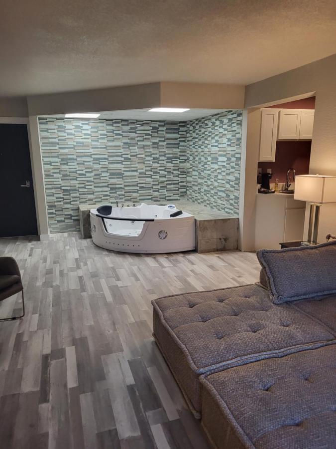 Red Fox Inn And Suites Waverly Bagian luar foto