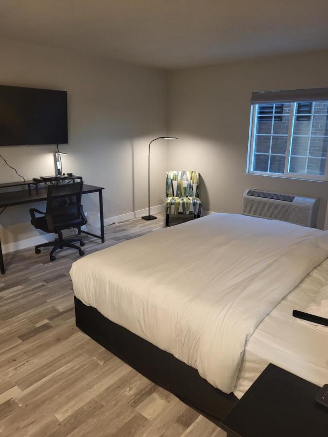 Red Fox Inn And Suites Waverly Bagian luar foto